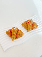 將圖片載入圖庫檢視器 Croissant Candle 牛角包蠟燭