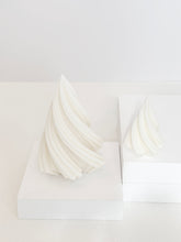 將圖片載入圖庫檢視器 Abstract Christmas Tree Candle - Large