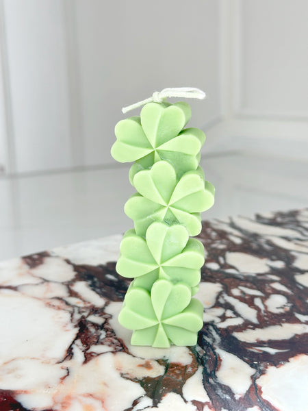 Clover Chain Candle