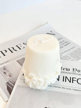 Load image into Gallery viewer, Embossed Flower Candle  浮雕花蠟燭
