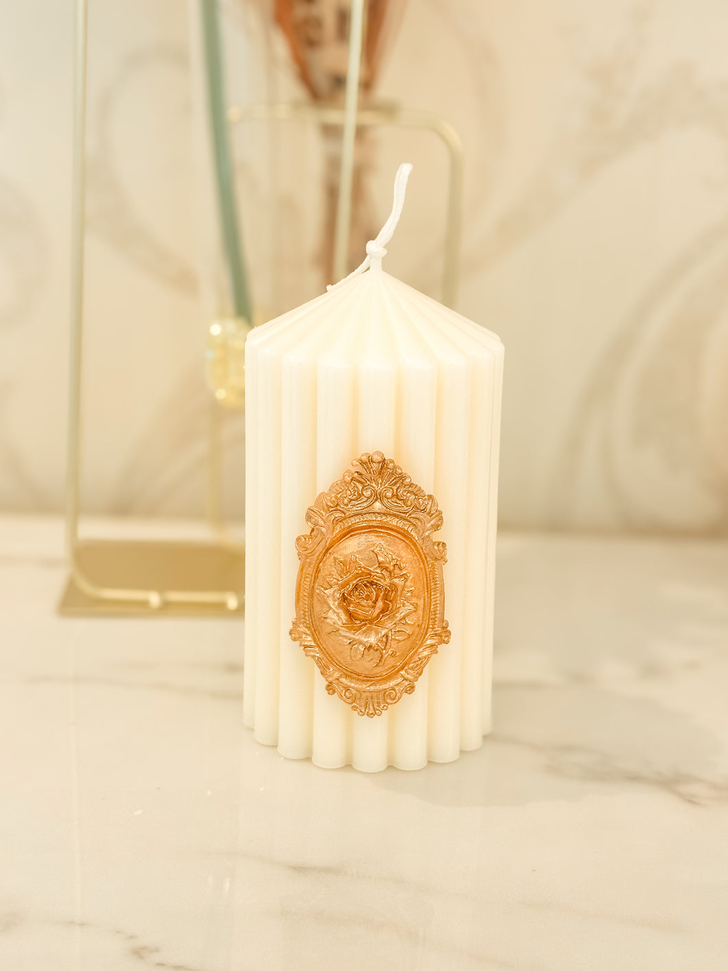 La Rose Cameo Candle - Vertical Striped Pillar