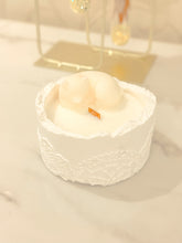 將圖片載入圖庫檢視器 Polar Bear Candle
