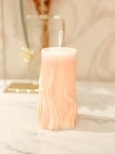 將圖片載入圖庫檢視器 Wavy Candle
