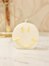 將圖片載入圖庫檢視器 Smiley Candle
